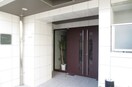 エントランス部分 ホワイトクレスト