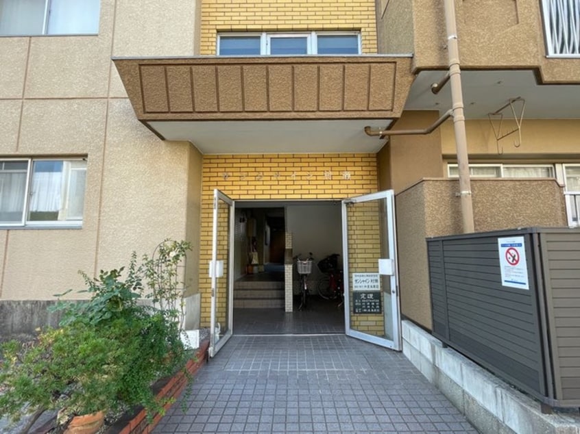 エントランス部分 サンシャイン村瀬