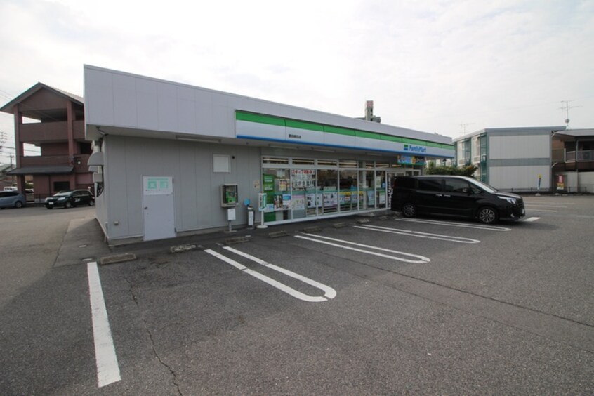 ファミリーマート(コンビニ)まで650m シャ－ウッドＭＩ