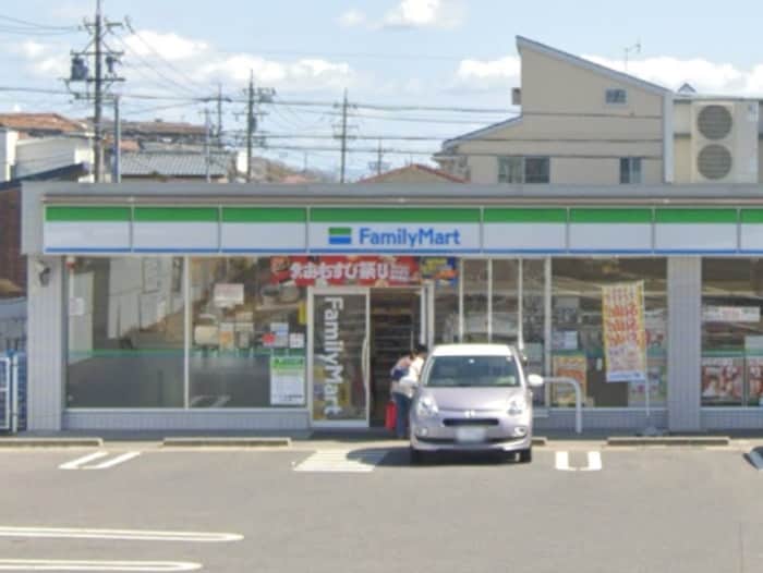 ファミリーマート梅森坂三丁目店(コンビニ)まで550m CASA　UMEMORIZAKA