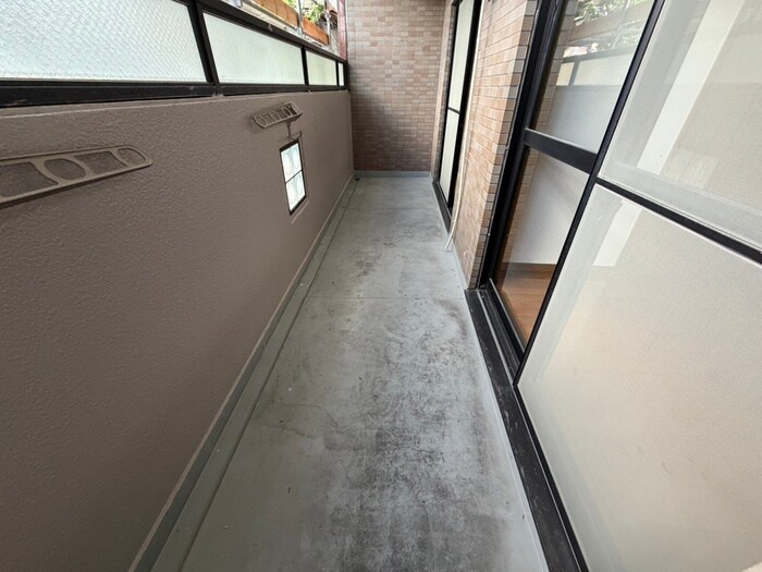 ベランダ・バルコニー ケルン白壁