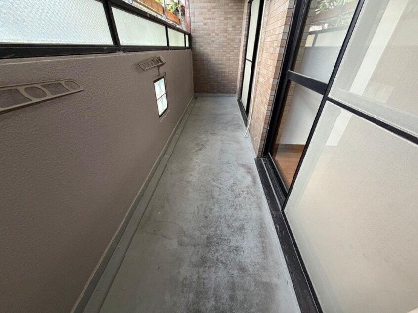 ベランダ・バルコニー ケルン白壁