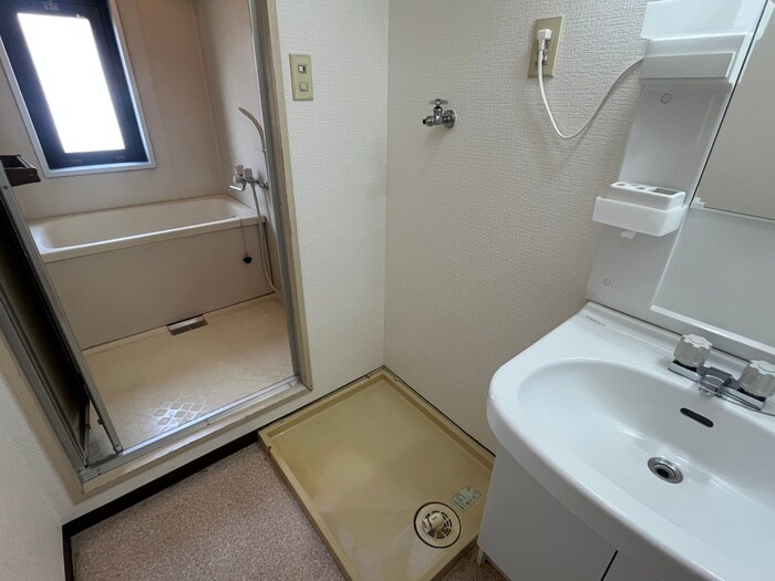 洗濯機置場 ロイヤルﾊｲﾂ平針