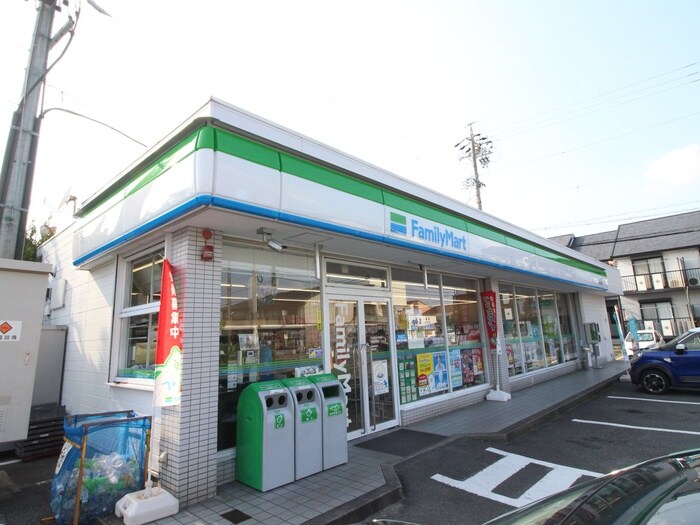 ファミリーマート蟹江本町店(コンビニ)まで313m ヒルクレストⅡ