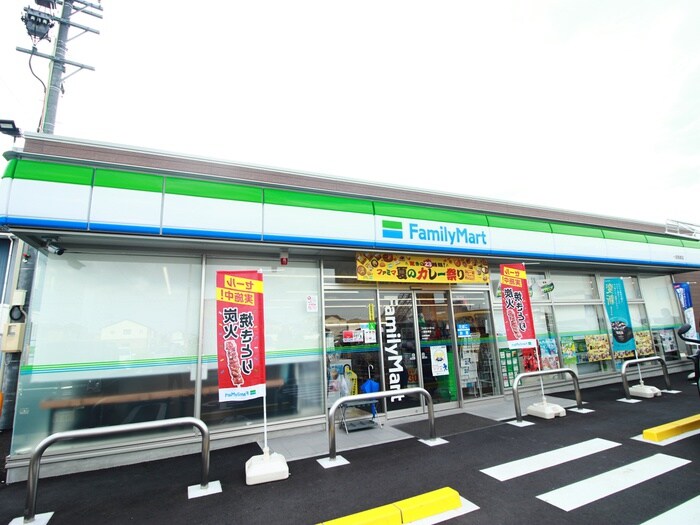 ファミリーマート一宮馬寄店(コンビニ)まで300m 石刀マンション