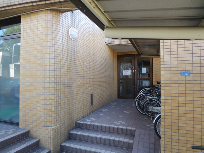 エントランス部分 ラモヴェ－ル白壁