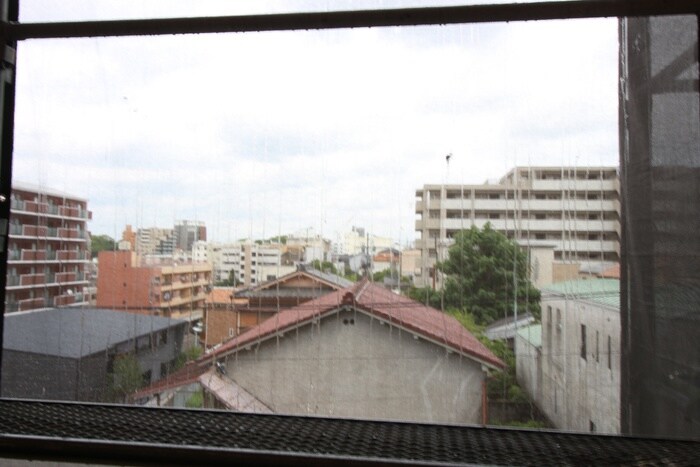 室内からの展望 ラモヴェ－ル白壁鈴木