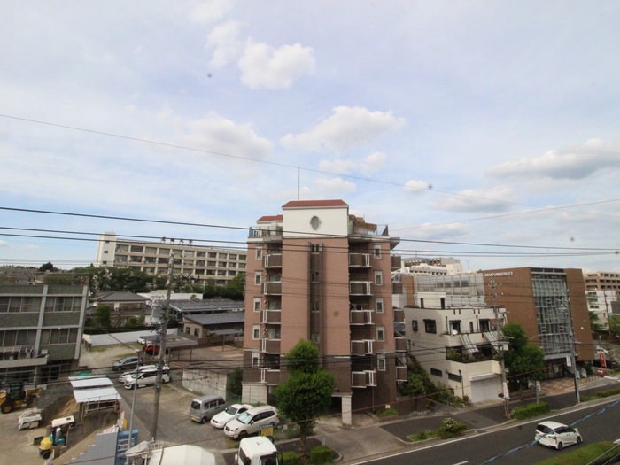 室内からの展望 Ｈ・Ｃ・ＢＬＤ