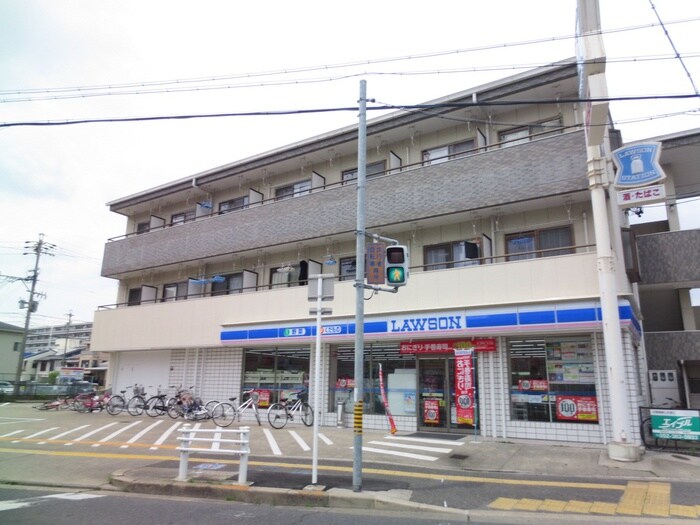 ローソンJR八田駅前店(コンビニ)まで151m アルファ八田