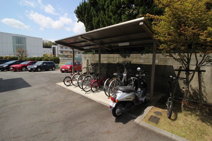 駐輪場 Vingt et un Bonheur表山
