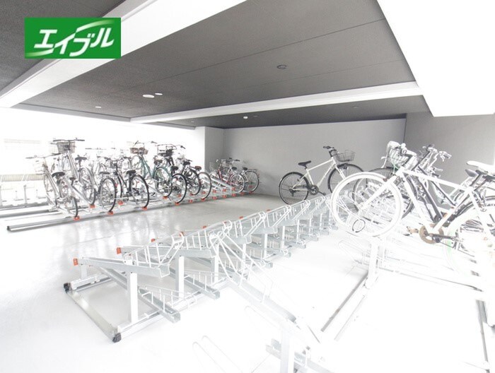 駐輪場 S-RESIDENCE堀田North