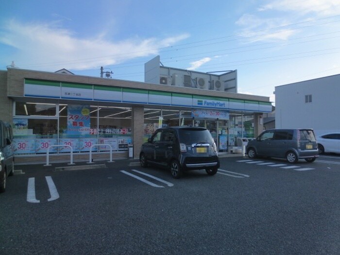 ファミリーマート吉津二丁目店(コンビニ)まで67m 第２山崎マンション