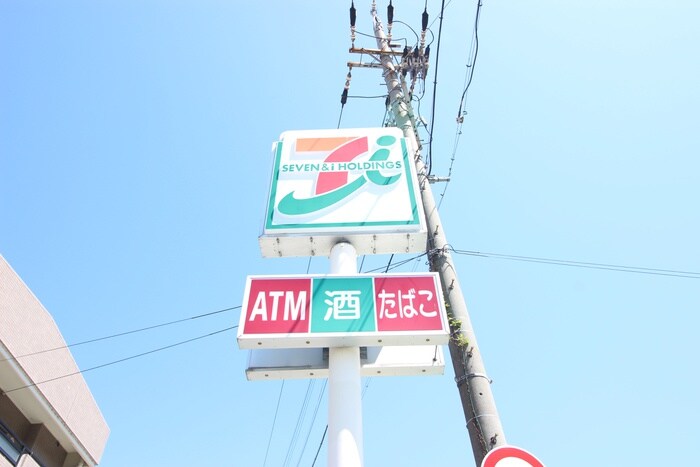 セブンイレブン(コンビニ)まで160m アースクエイク上条Ｂ棟
