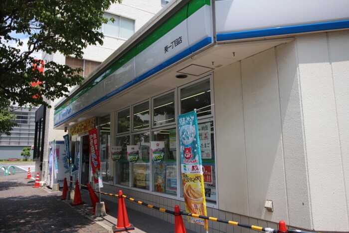 ファミリーマート葵1丁目店(コンビニ)まで158m プレサンスジェネ新栄町駅前葵