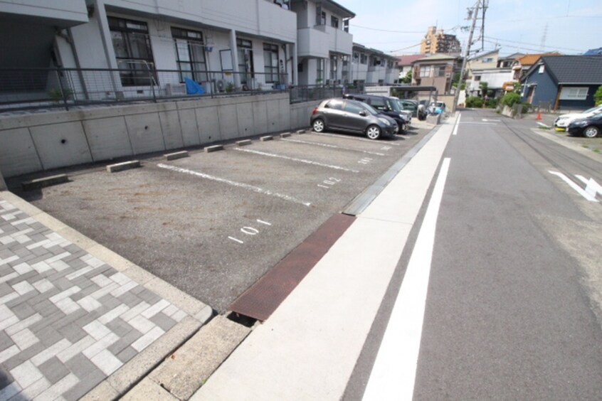 駐車場 サニーヒルズ鳴丘Ａ棟