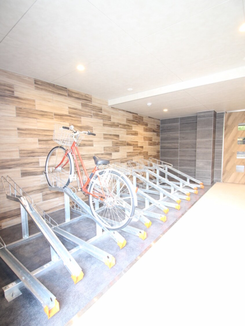 駐輪場 quadorKAWANA