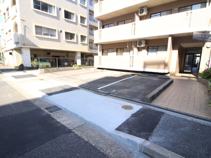 駐車場 ペルテ徳川