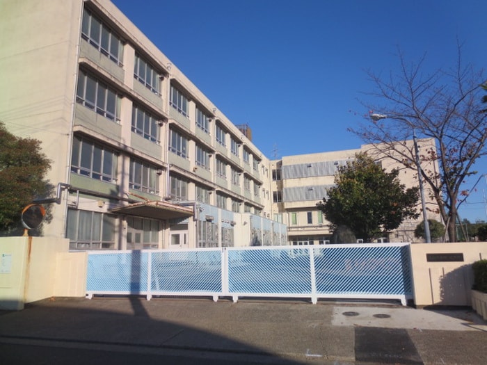 名古屋市立当知中学校(中学校/中等教育学校)まで709m ハイツ幹