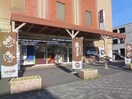 ワッツ上高畑店(100均)まで56m ＯＡＫ　ＶＩＬＬＡＧＥ