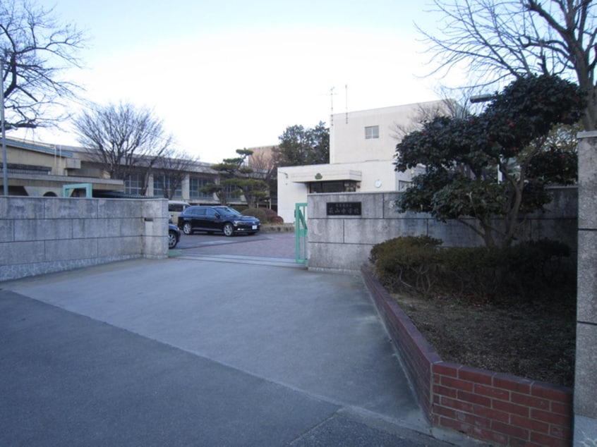 萩山中学校(中学校/中等教育学校)まで134m シティ・ライフ山下通