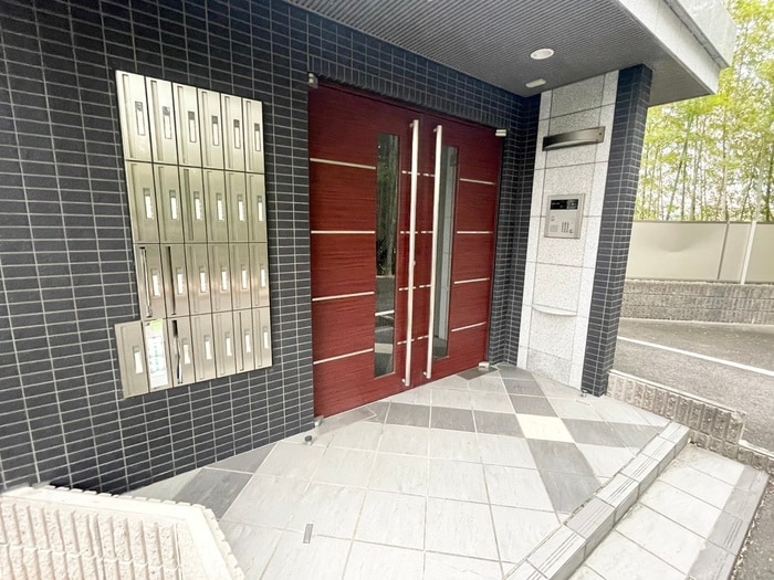 エントランス部分 ソレアード小坂