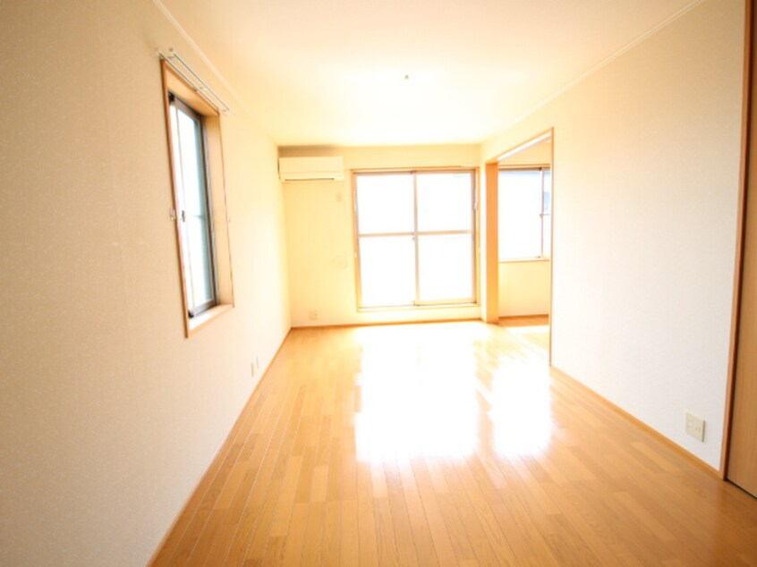 内観写真 レジスタ