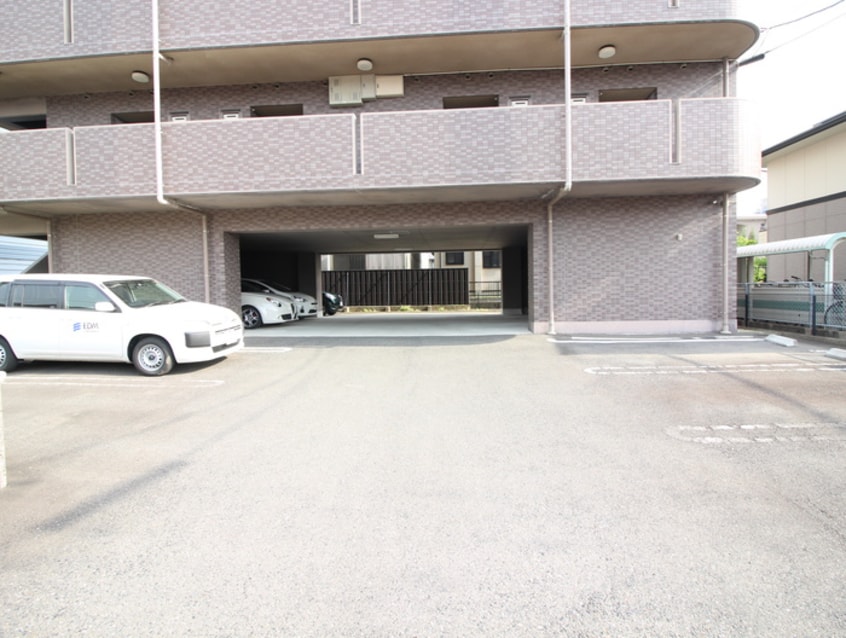 駐車場 ラシ－ヌ