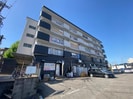 アースビルディングの外観