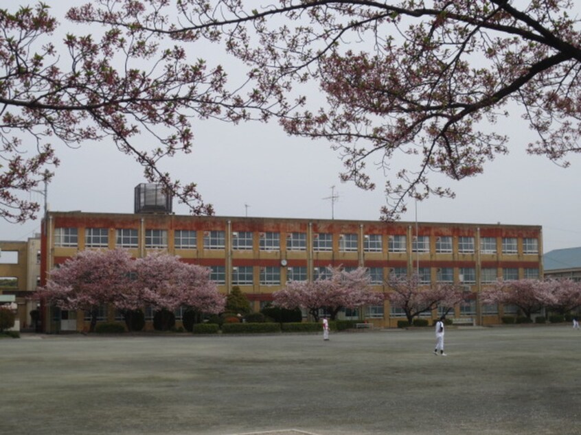 鳴海小学校(小学校)まで1700m ハイシティー第２鹿山