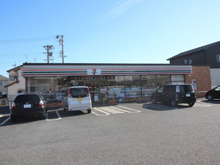 セブンイレブン 北名古屋熊之庄西出店(コンビニ)まで900m メゾンドール小烏 Ｂ棟