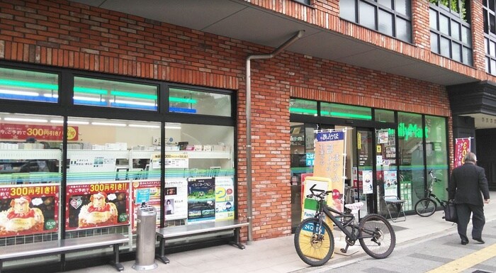 ファミリーマート大須一丁目店(コンビニ)まで300m 共同ハイツ西大須