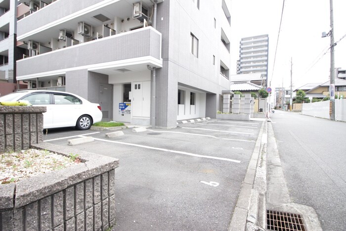 駐車場 エッセ桜山