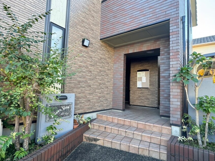 エントランス部分 リバ－ビュ－