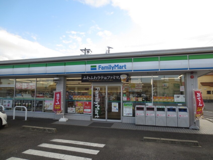 ファミリーマート新小牧小木店(コンビニ)まで400m ドゥーハウスⅩ
