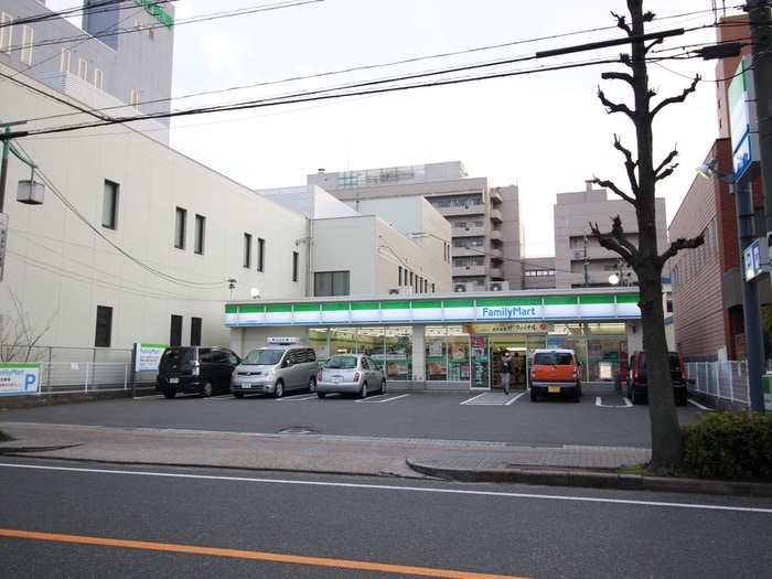 ファミリーマート平針駅前店(コンビニ)まで240m エラン平針