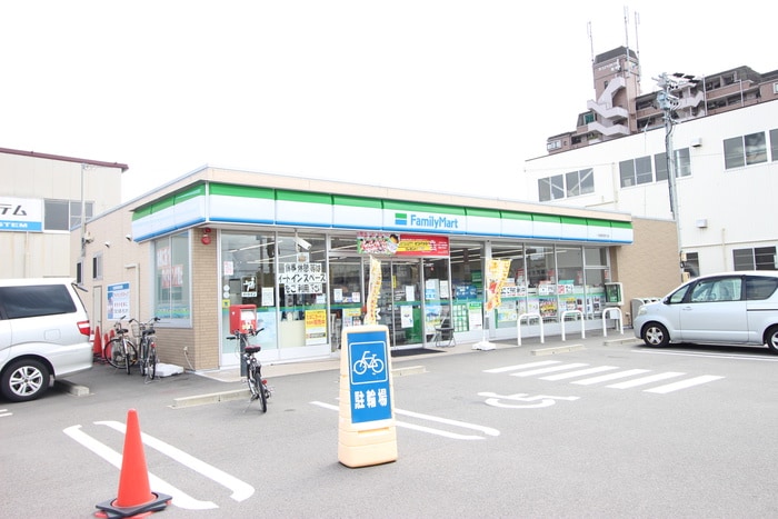 ファミリーマート(コンビニ)まで1010m ブル－ムコ－トⅡ