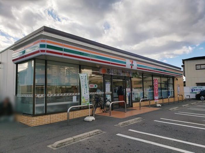 セブンイレブン(コンビニ)まで372m OS・SKYフレックス藤ヶ丘