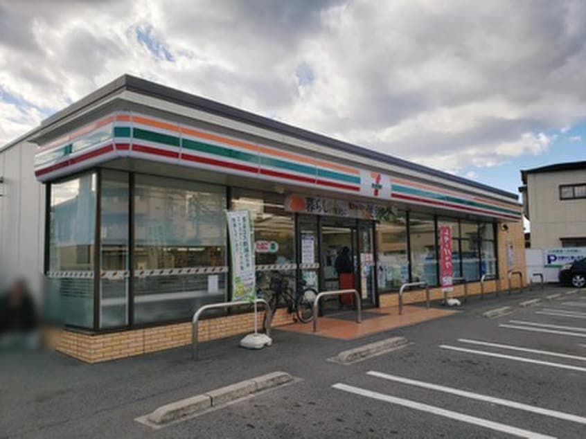 セブンイレブン(コンビニ)まで372m OS・SKYフレックス藤ヶ丘