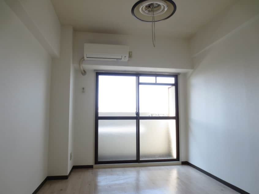 居室 岩井橋ロイヤルハイツ