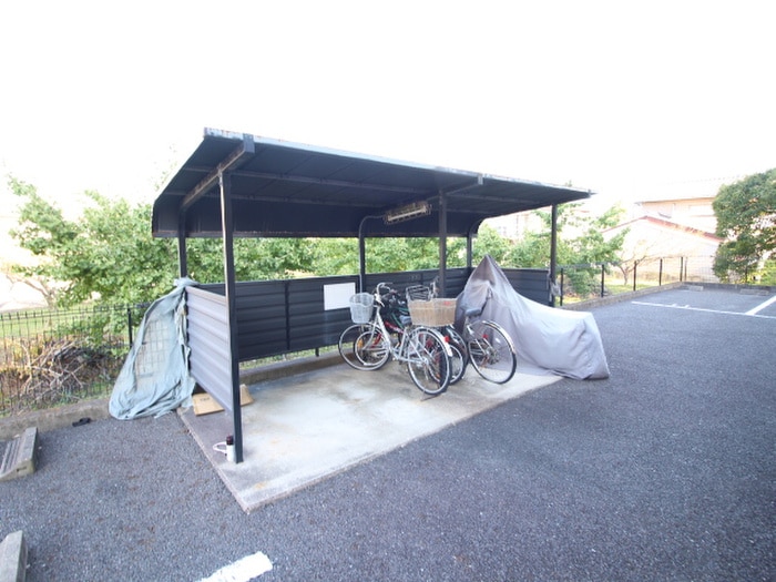 駐輪場 ＬＡＧＵＮＡ神の倉