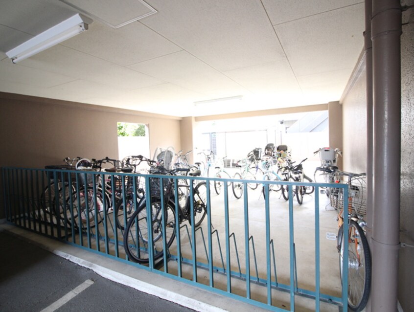 駐輪場 アソシア一社