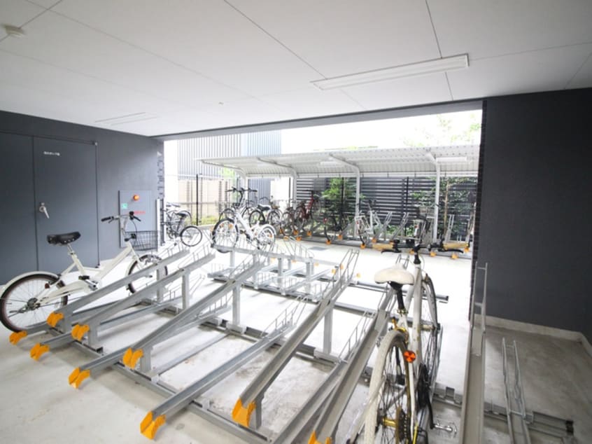 駐輪場 ﾌﾟﾚｻﾝｽ丸の内雅風(404)