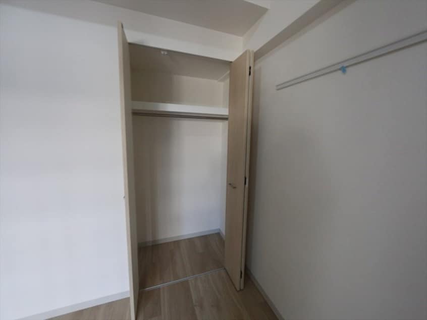 収納 ﾌﾟﾚｻﾝｽ丸の内雅風(404)