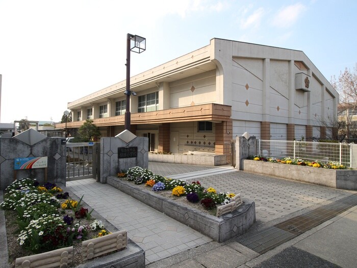 名古屋市立植田小学校(小学校)まで660m レイクビル