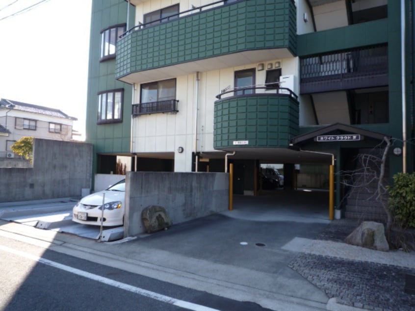 駐車場 ホワイトクラウド　４