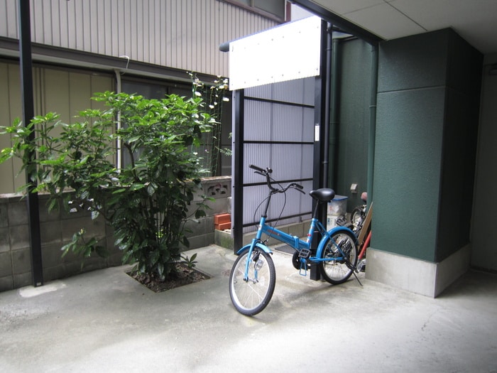 駐輪場 ホワイトクラウド　４