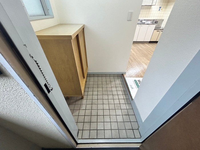 玄関 ヤマテオザワビル