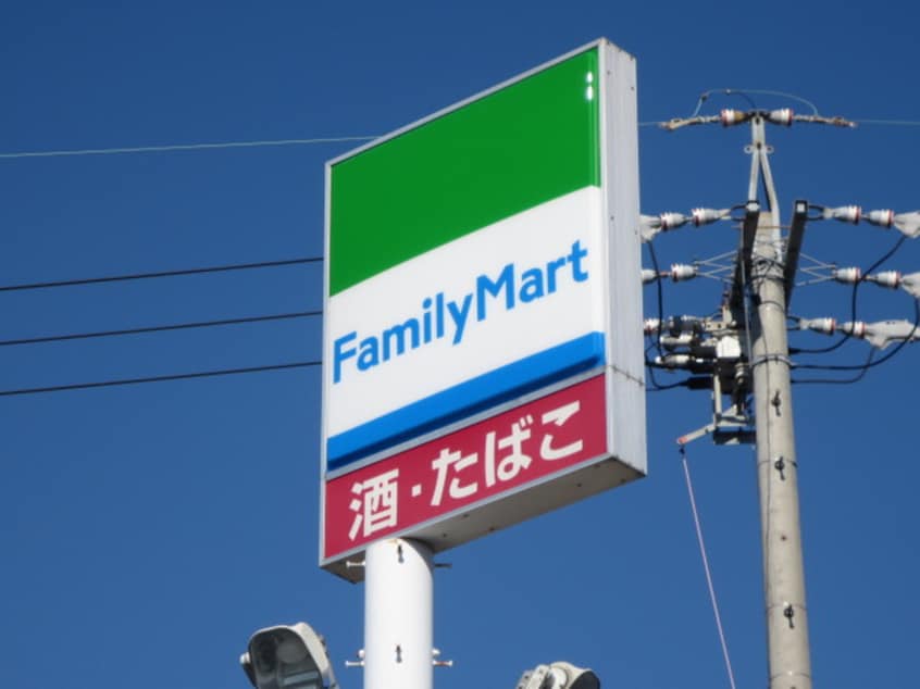 ファミリーマート 小牧入鹿出新田店(コンビニ)まで550m サ－プラス宮前Ｂ