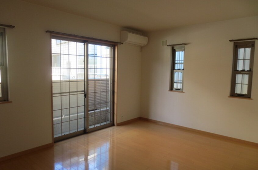 居室 ヴェルデュ－ル中割