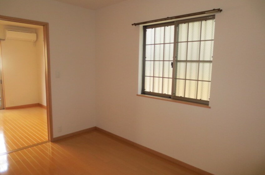 居室 ヴェルデュ－ル中割